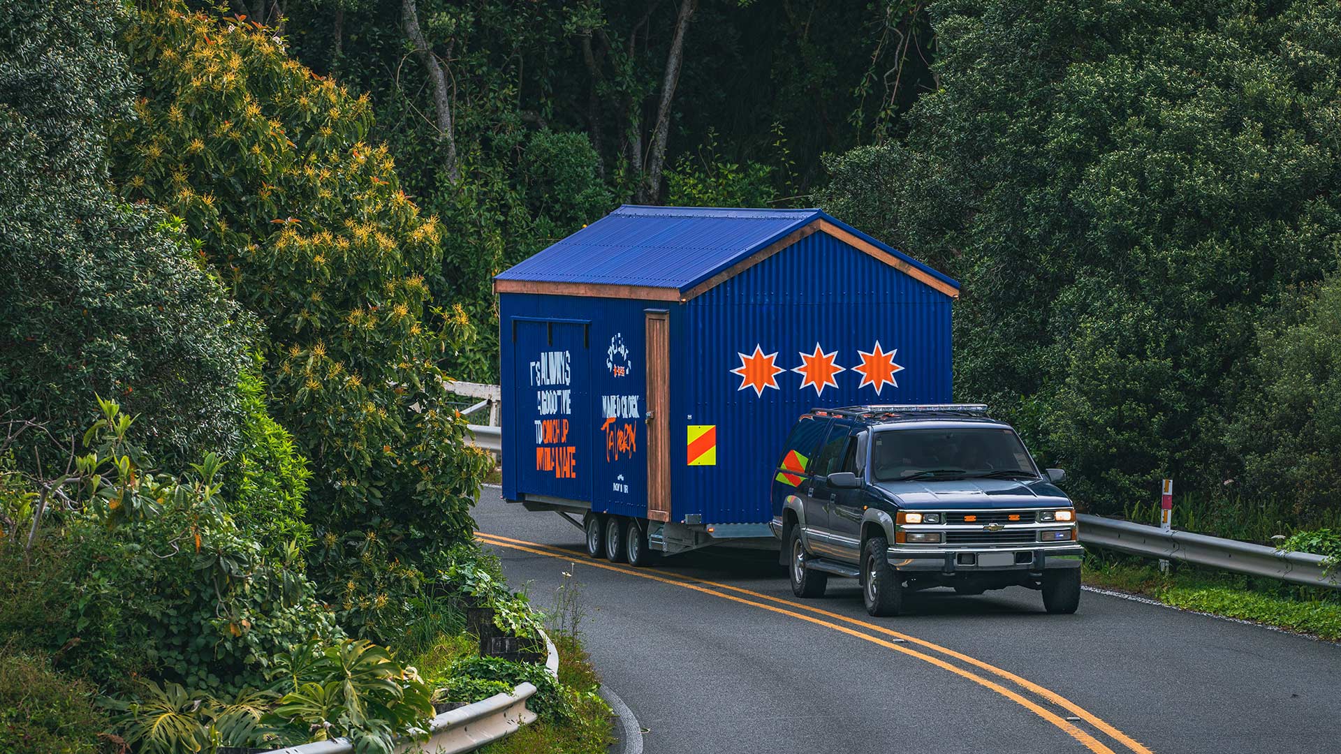 Speights Is Giving Away Free Chips So You’ll Talk To Your Mates in This Travelling Tavern